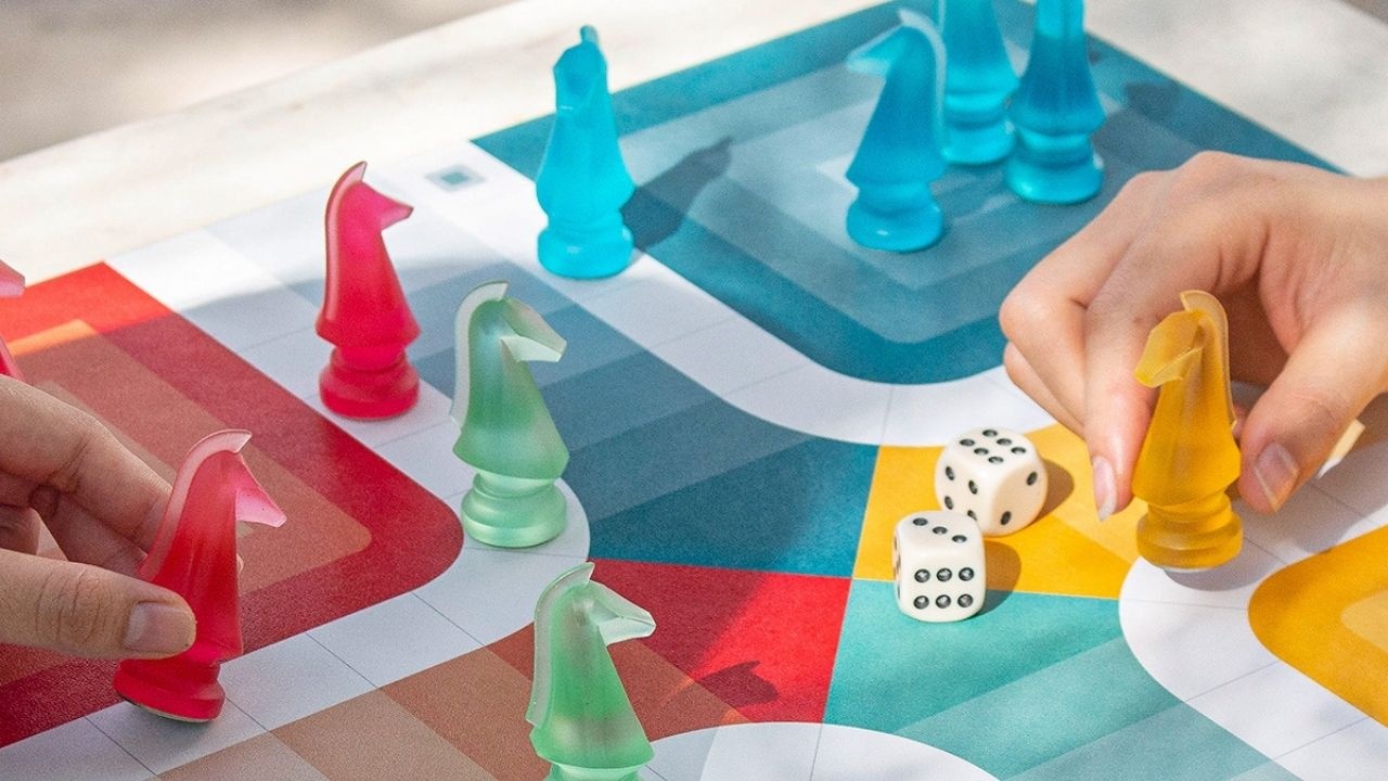 Mua boardgame truyen thong choi Tet voi ban be hinh anh