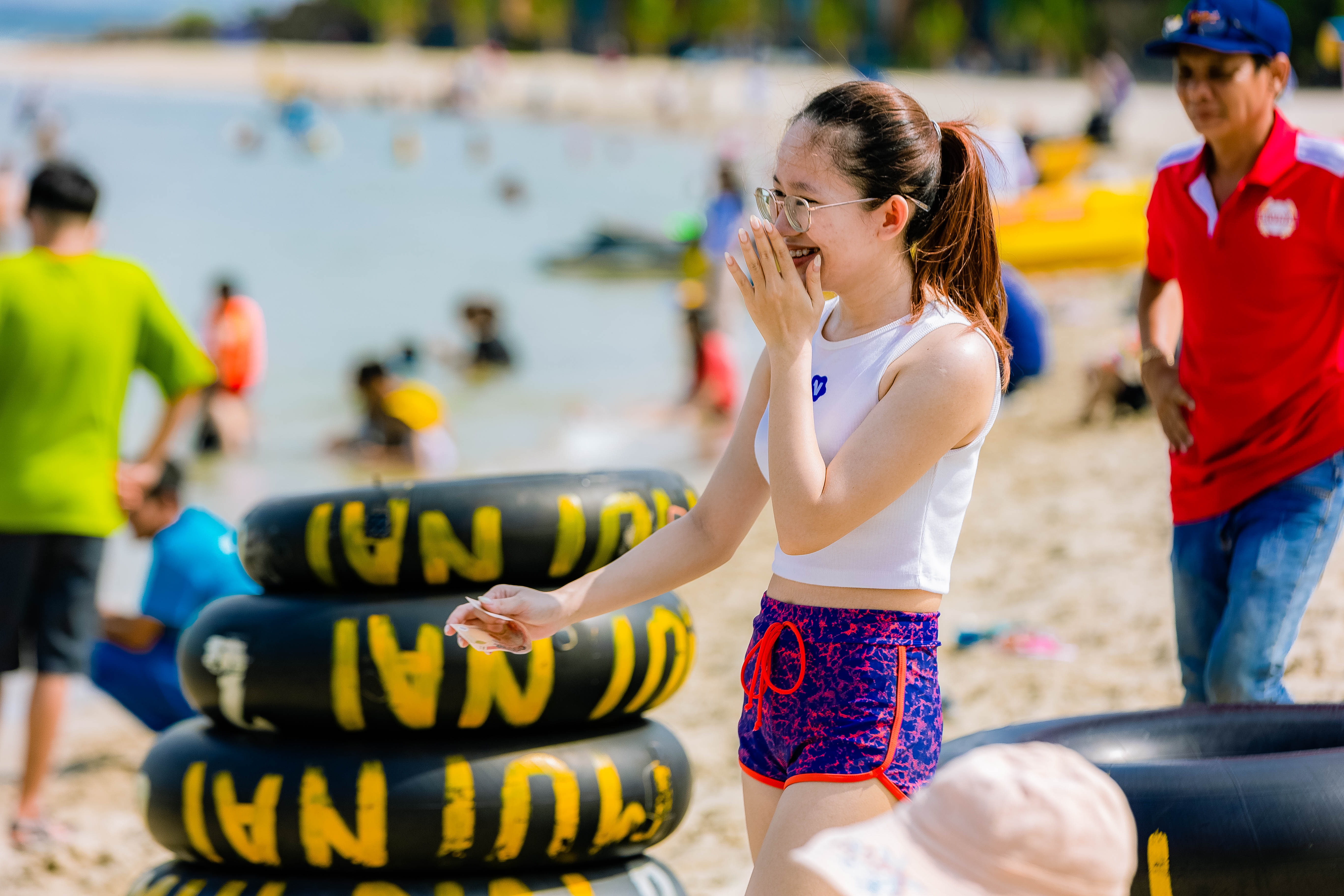 Du khach choi du luon, van truot ong day o Ha Tien hinh anh