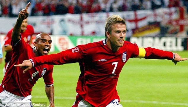 David Beckham sut phat den ha Argentina tai World Cup 2002 hinh anh