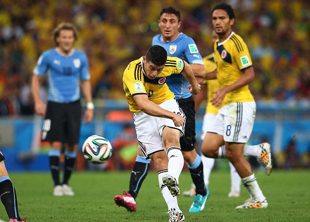 So với Neymar, James dứt điểm tốt hơn. Ảnh: Getty.