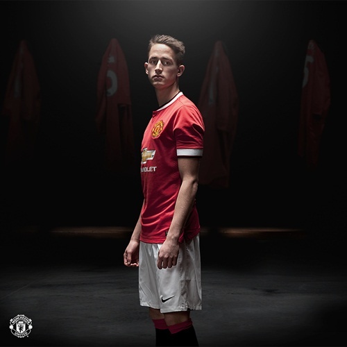 Januzaj trong mẫu áo đấu mới. Ảnh: Getty.