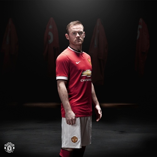 Rooney trong mẫu áo đấu mới. Ảnh: Getty.