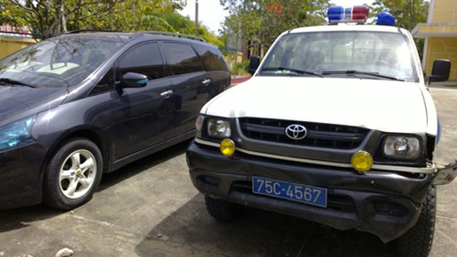 Kham xe dam vao CSGT, phat hien cong so 8 hinh anh