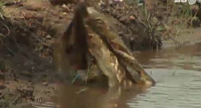 Kho 'thuoc doc' ngay canh nha dan o Nam Dinh hinh anh