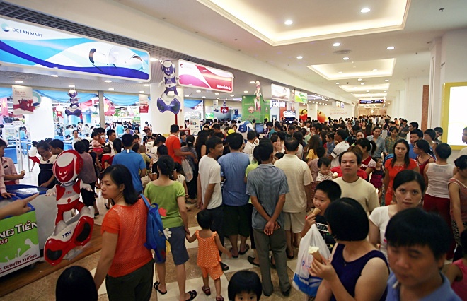 'Bien' nguoi do ve Royal City ngay nghi le hinh anh