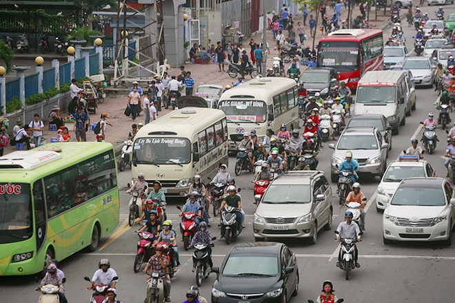 Nguoi dan un un do ve Ha Noi sau ngay Quoc khanh hinh anh