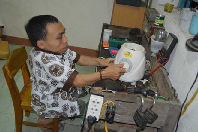 Cuoc doi ky dieu cua chang trai 'tre' mai khong gia hinh anh