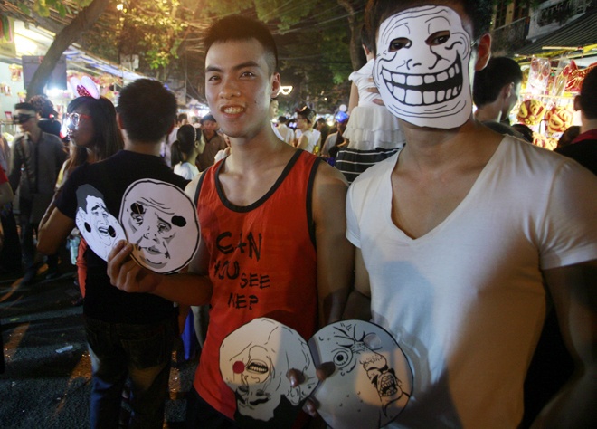 Gioi tre Ha Noi 'quay pha' pho Trung thu hinh anh