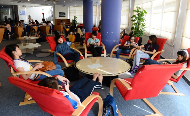 Ben trong truong dai hoc sanh dieu nhat Thu do hinh anh