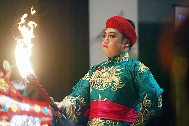 Thanh dong tuoi teen 9 nam theo 'nghiep' hau dong hinh anh