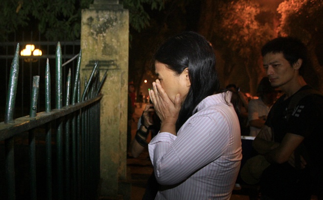 Nguoi Ha Noi khoc thuong truoc nha rieng Dai tuong hinh anh