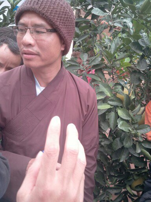 Su Phuong dinh ve chua lay o to, bi nguoi dan ngan can hinh anh