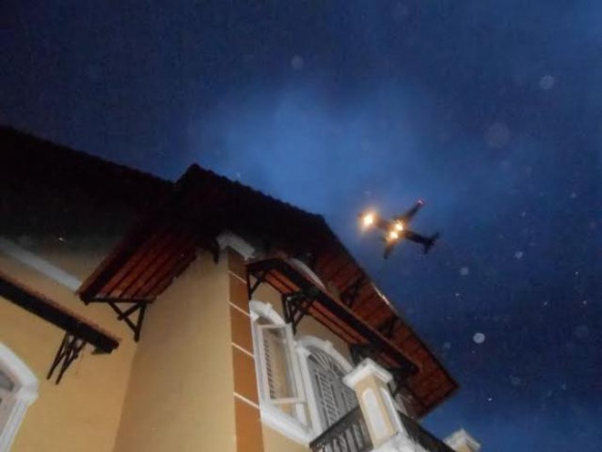 Da co ket qua vu nghi may bay lam toc mai nha dan hinh anh