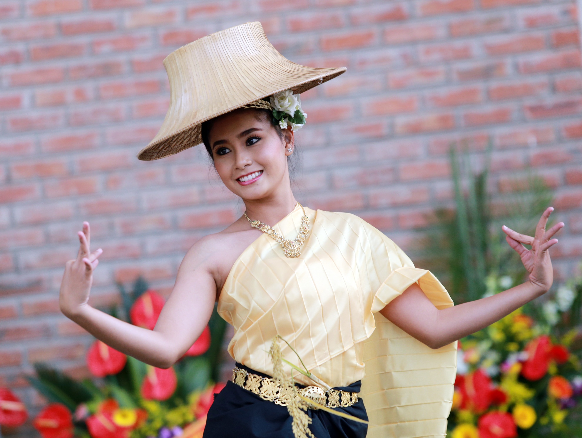 Nhung co gai Thai Lan xinh dep o Ha Noi hinh anh