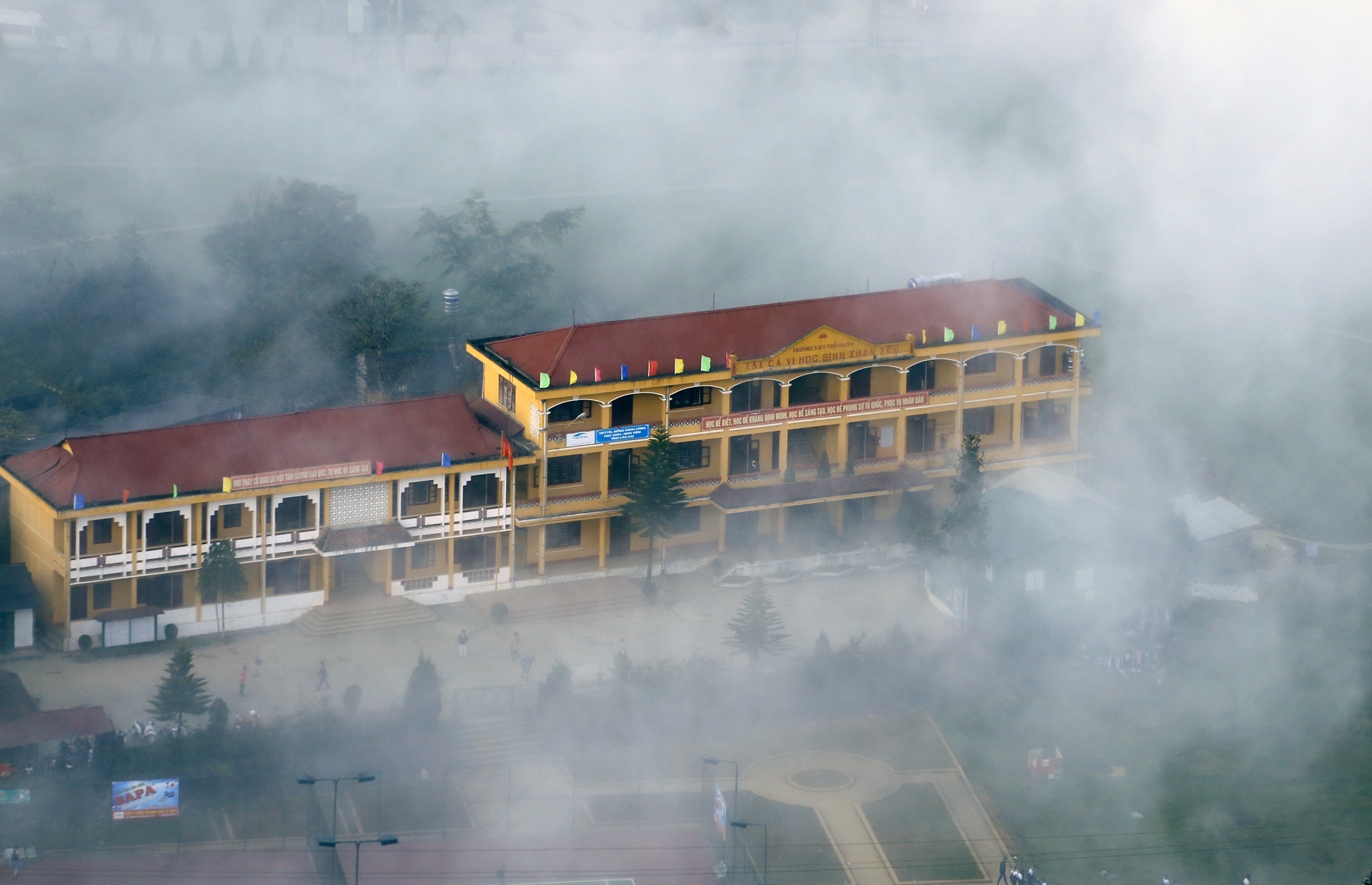 Suong mu bao trum, Sapa dep nhu chau Au hinh anh