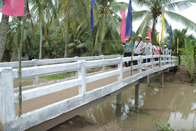 Mang 400 trieu dong xay cau cho dan hinh anh