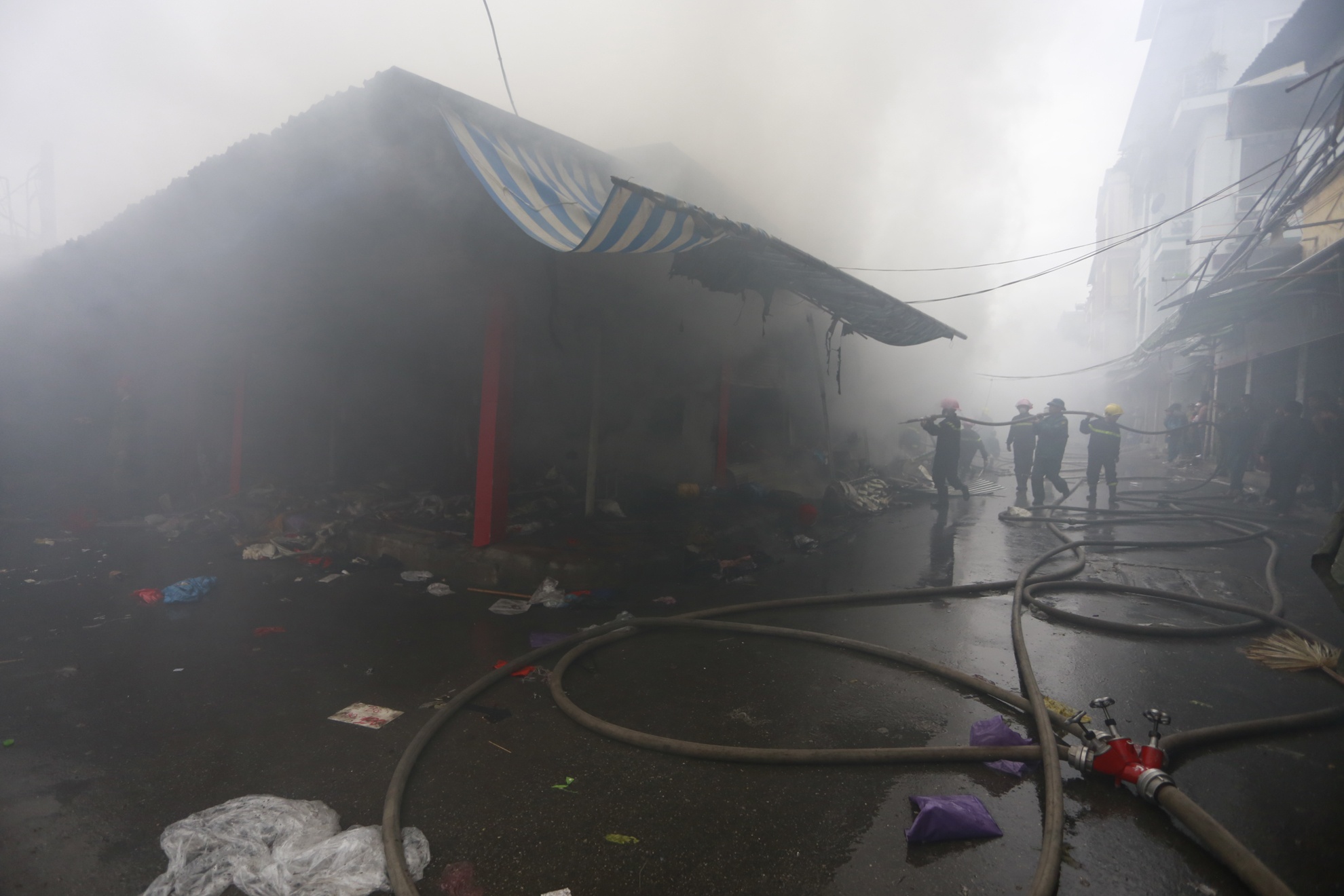 Clip Cho nha xanh o Ha Noi chay du doi hinh anh