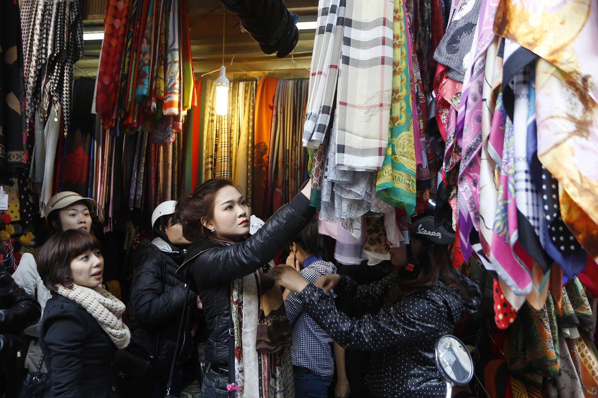 Quan ao dat khach, quan bia vang hoe ngay ret duoi 10 do C hinh anh