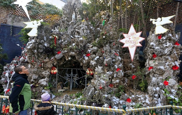 Hang da nha tho Ha Noi lung linh truoc dem Noel hinh anh