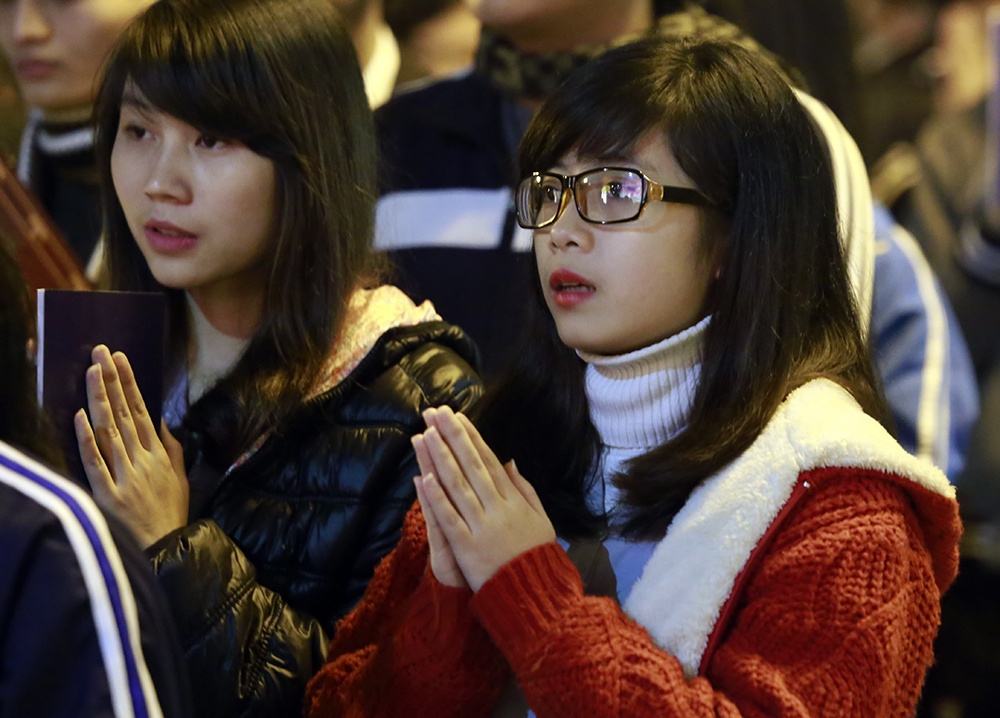 Sinh vien vao chua don nam moi hinh anh