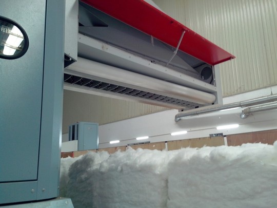 Nu cong nhan bi may an bong vai hut thiet mang hinh anh