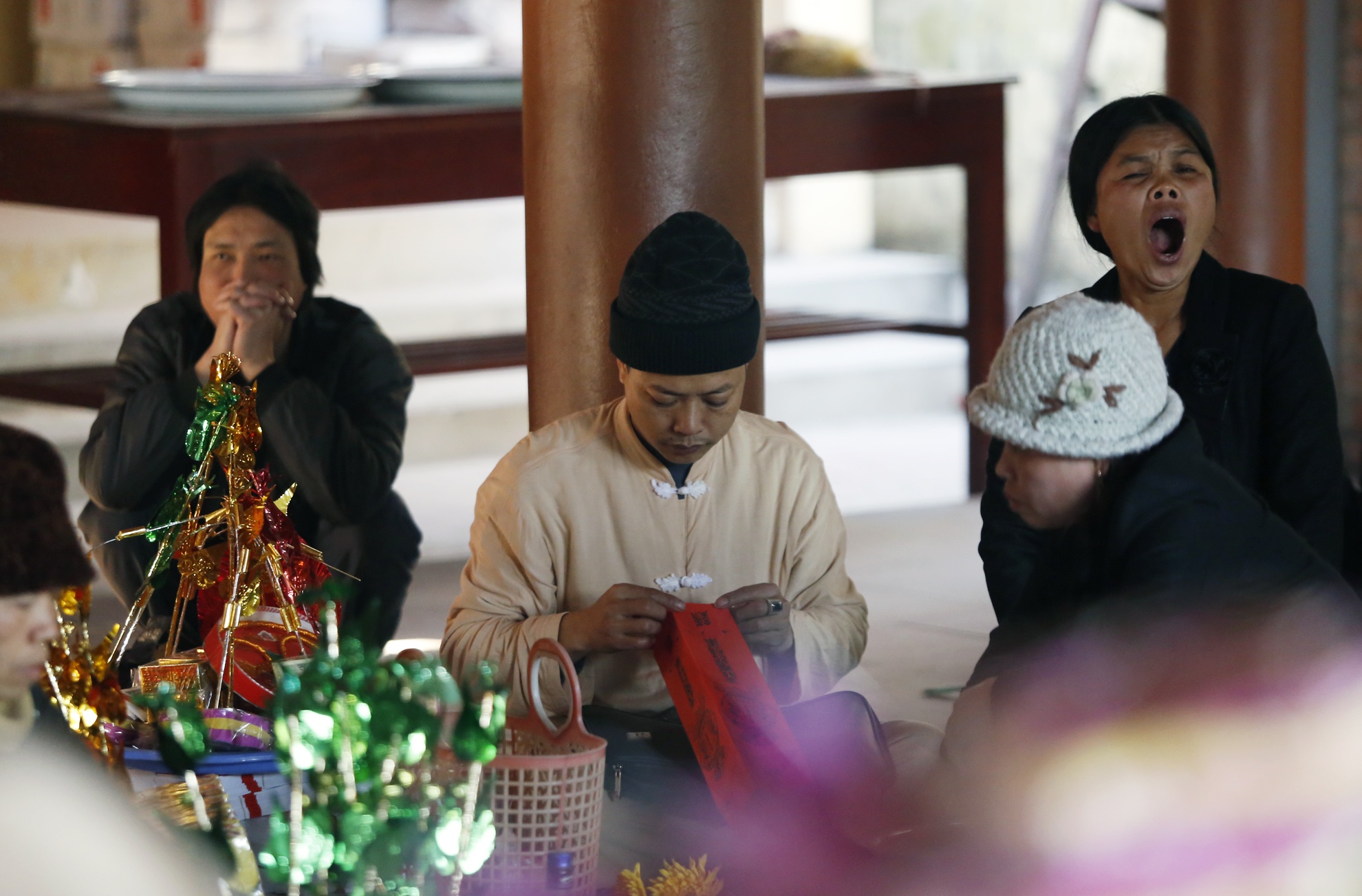 Doi sap le o den Ba Chua Kho ngoi ngap cho khach hinh anh