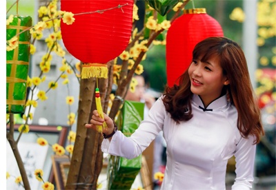 Pho ong do Sai Gon vang ruc hoa mai hinh anh