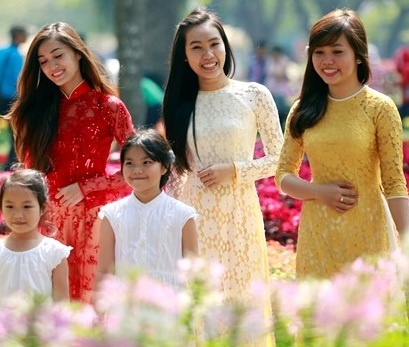 Gioi tre do ve hoi hoa xuan lon nhat Sai Gon hinh anh