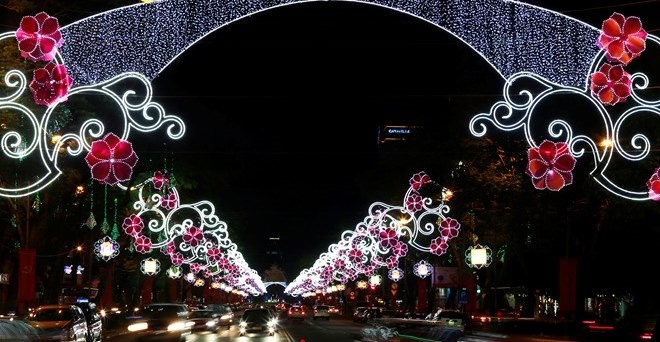 Nhung con duong ngap anh sang o Sai Gon ngay cuoi nam hinh anh