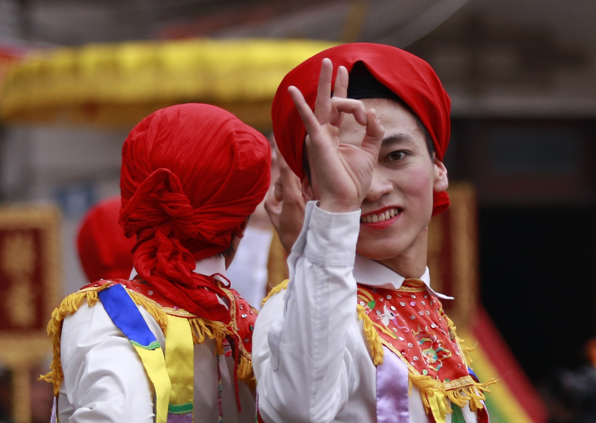 Trai lang mac vay mua hoi o Ha Noi hinh anh