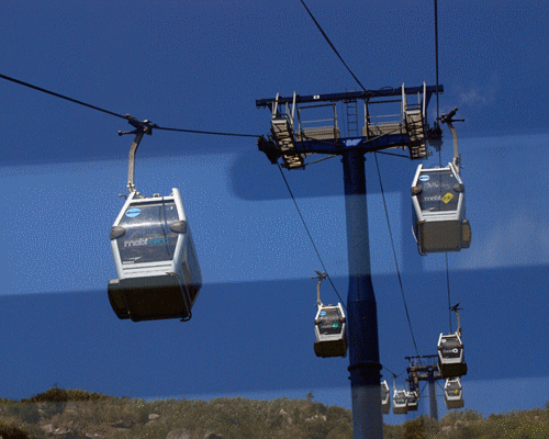 Cap treo chay xuyen dem tai Yen Tu hinh anh