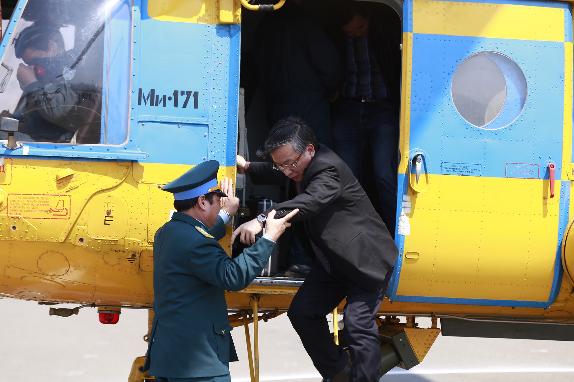 Nhiem vu dac biet cua 25 bac si di 'chuyen co' den Lai Chau hinh anh