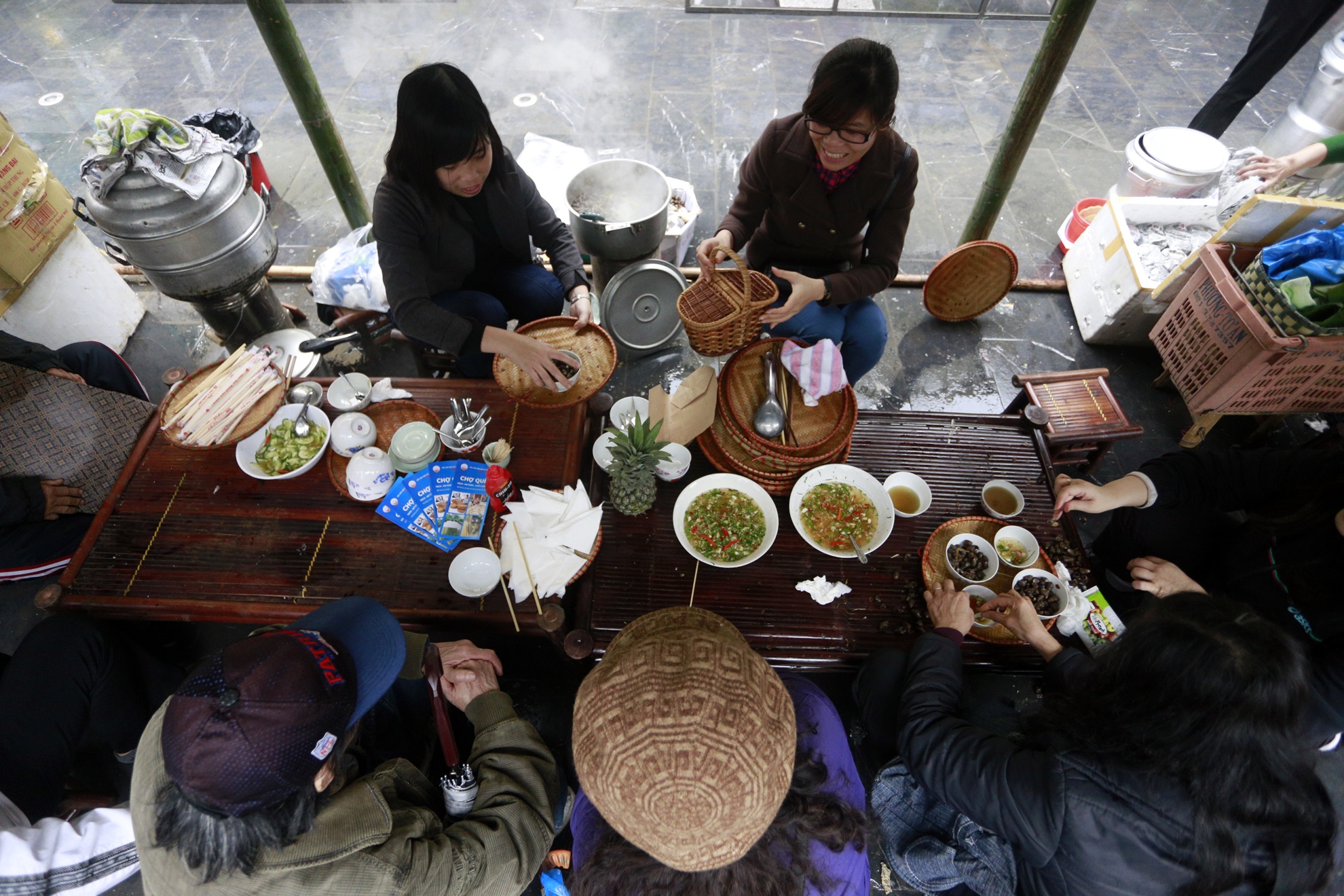 Nguoi Ha Noi thich thu di cho que ngay Quoc te phu nu hinh anh