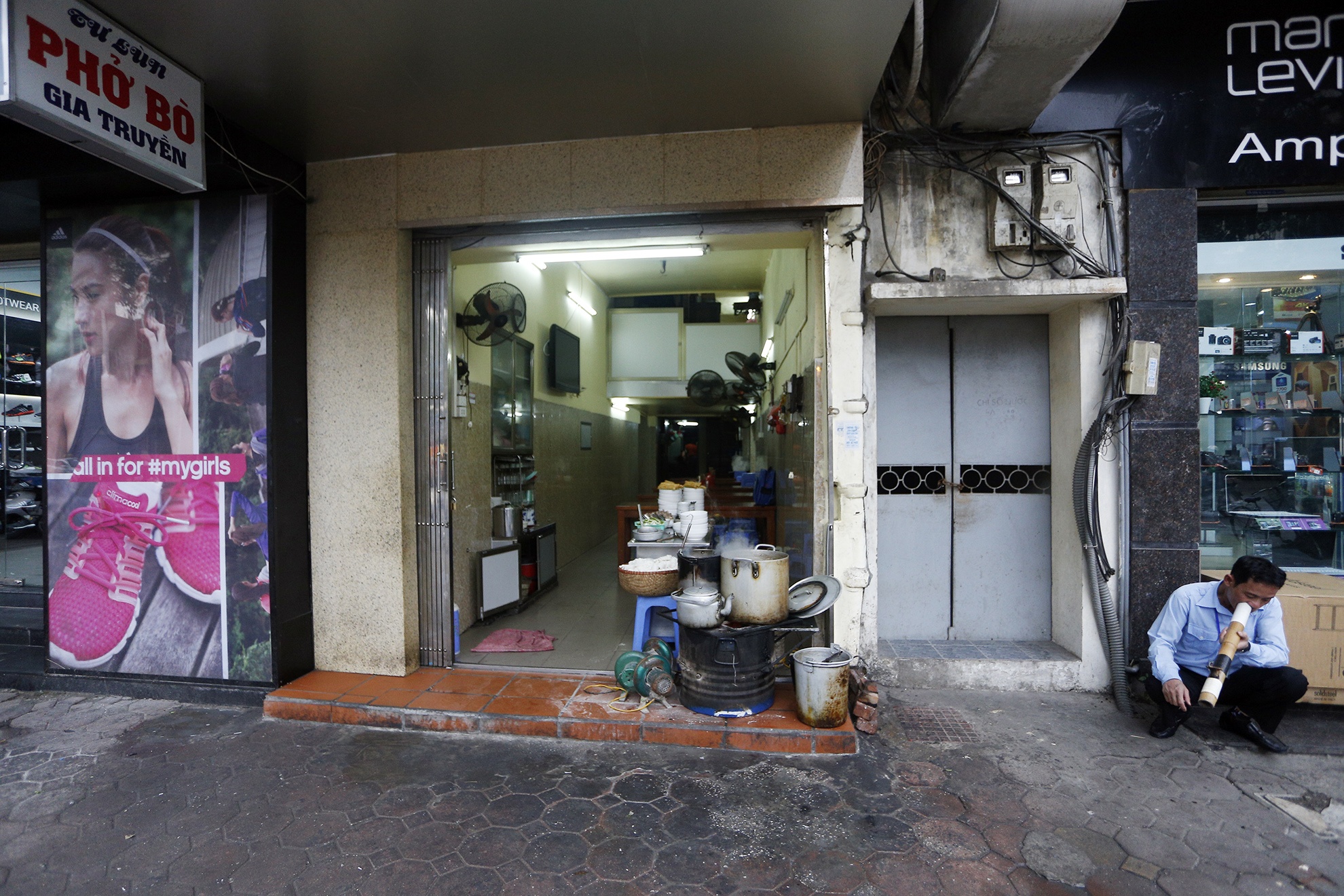 Quán phở nằm trên đường Hai bà TRưng