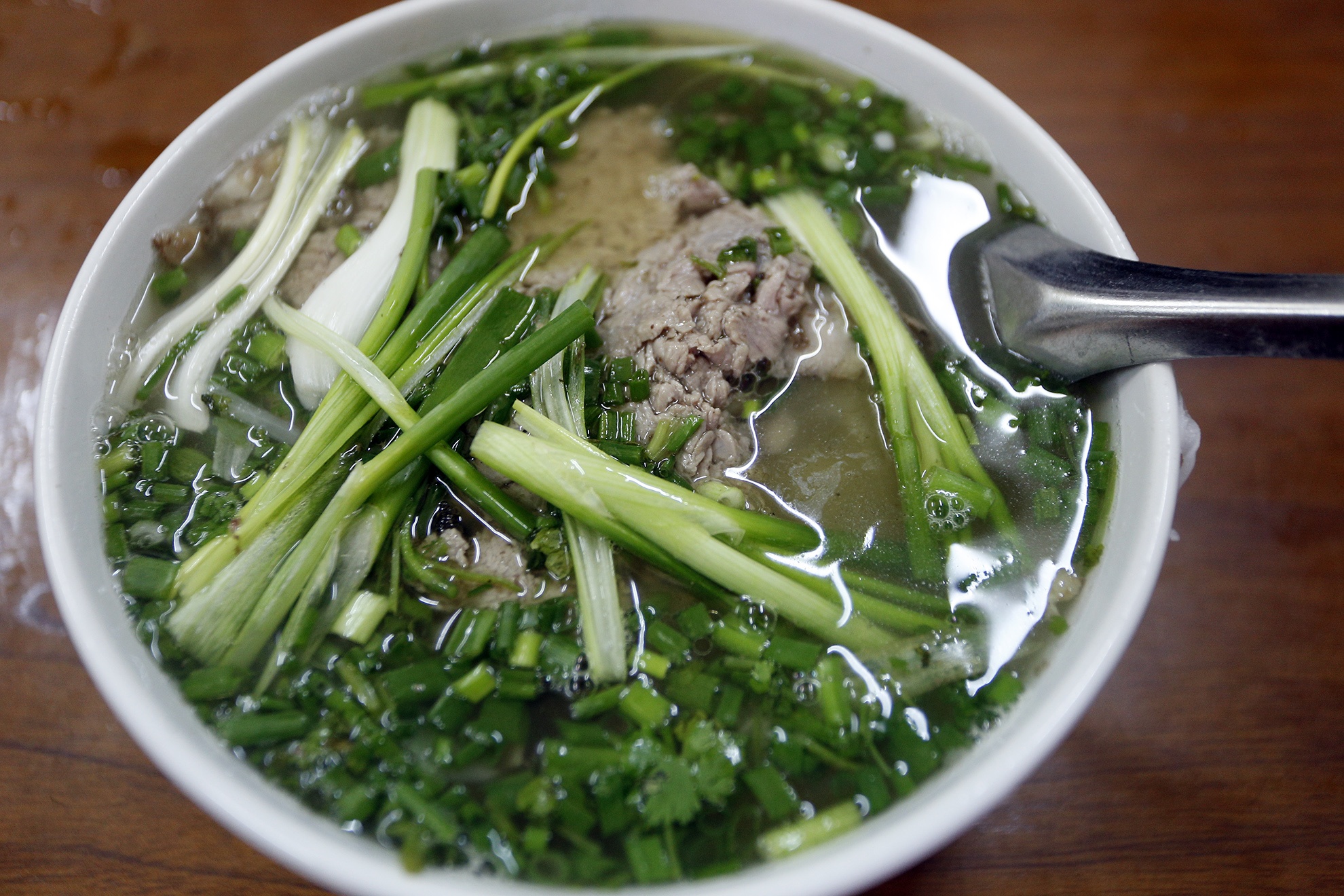 Cận cảnh một bát phở đầy đủ có giá 50 nghìn đồng.