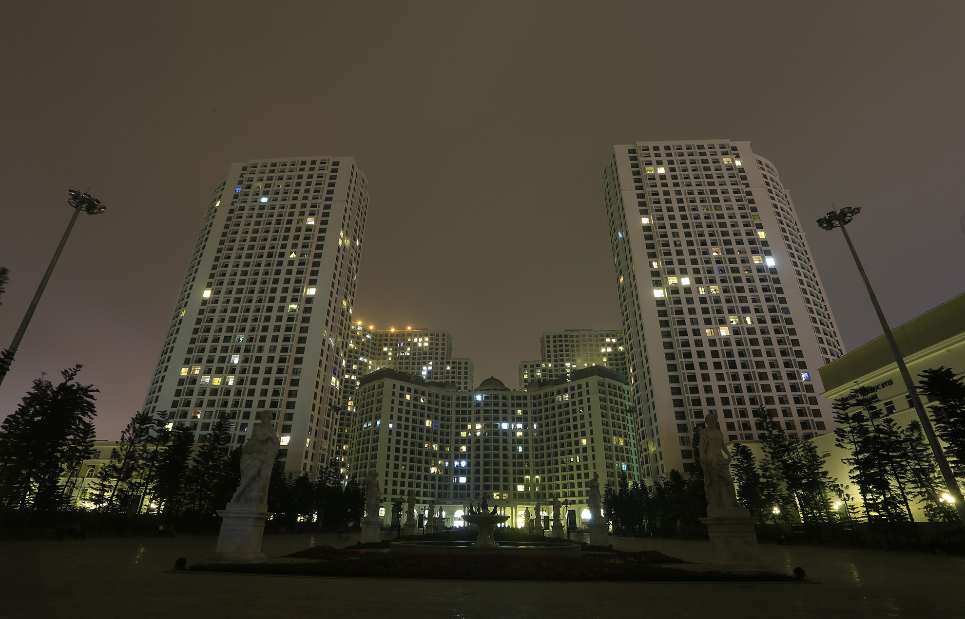 Royal City, Keangnam, The Garden truoc va trong gio trai dat hinh anh