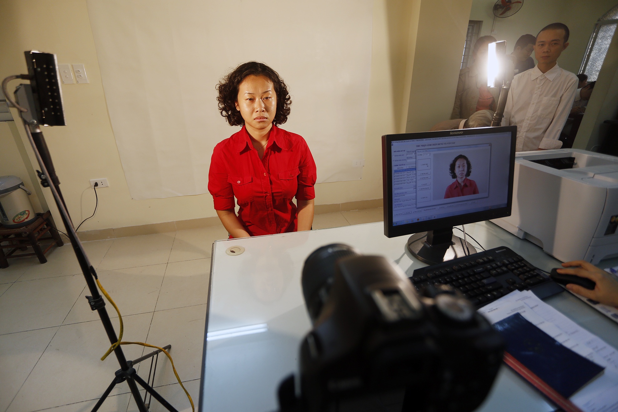 Sau đó sẽ bắt đầu chụp ảnh. Hình ảnh được truyền đến máy tính sau khi máy ảnh chụp.