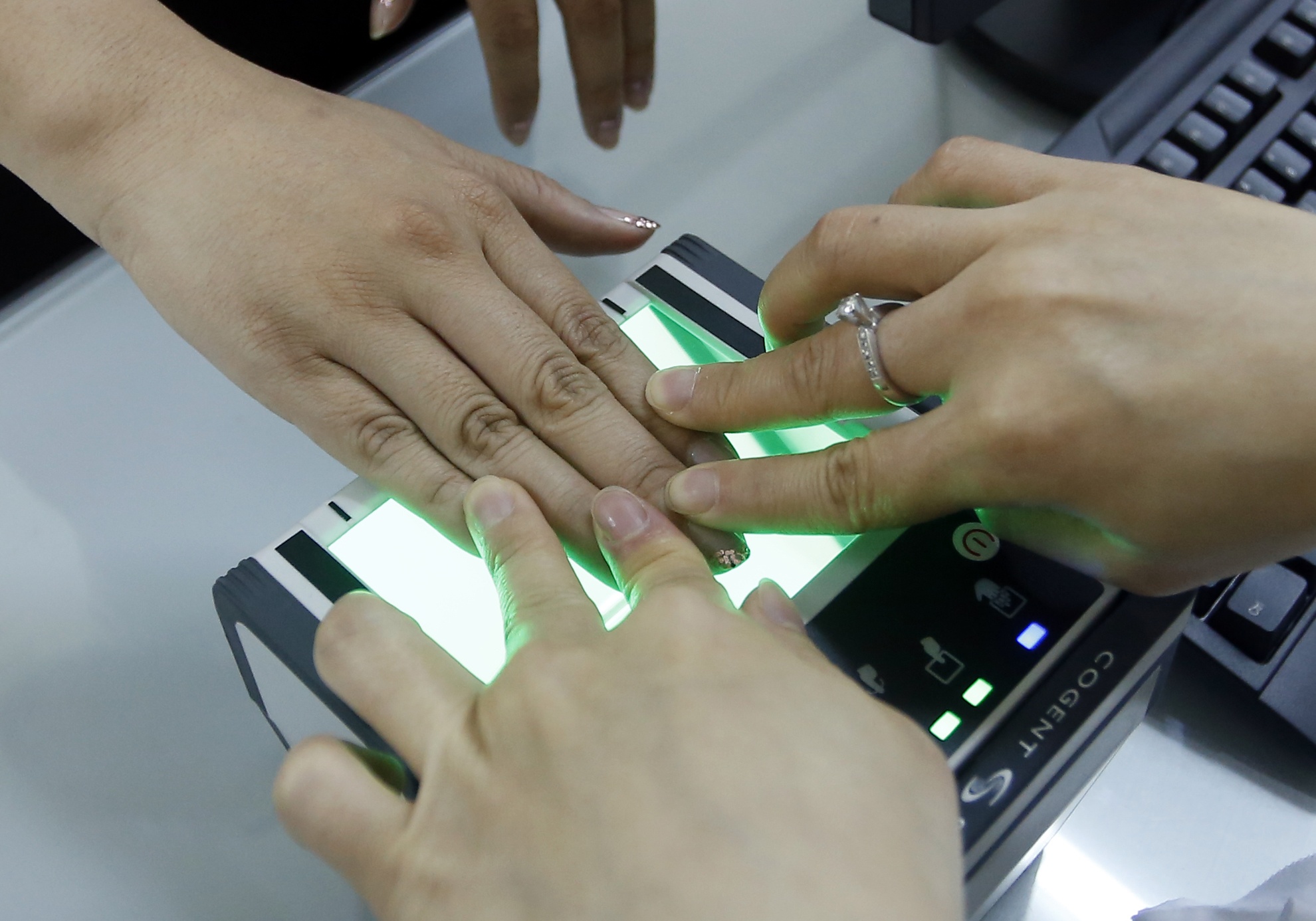 Nguoi dan hao hung voi quy trinh lam CMND 20 phut hinh anh