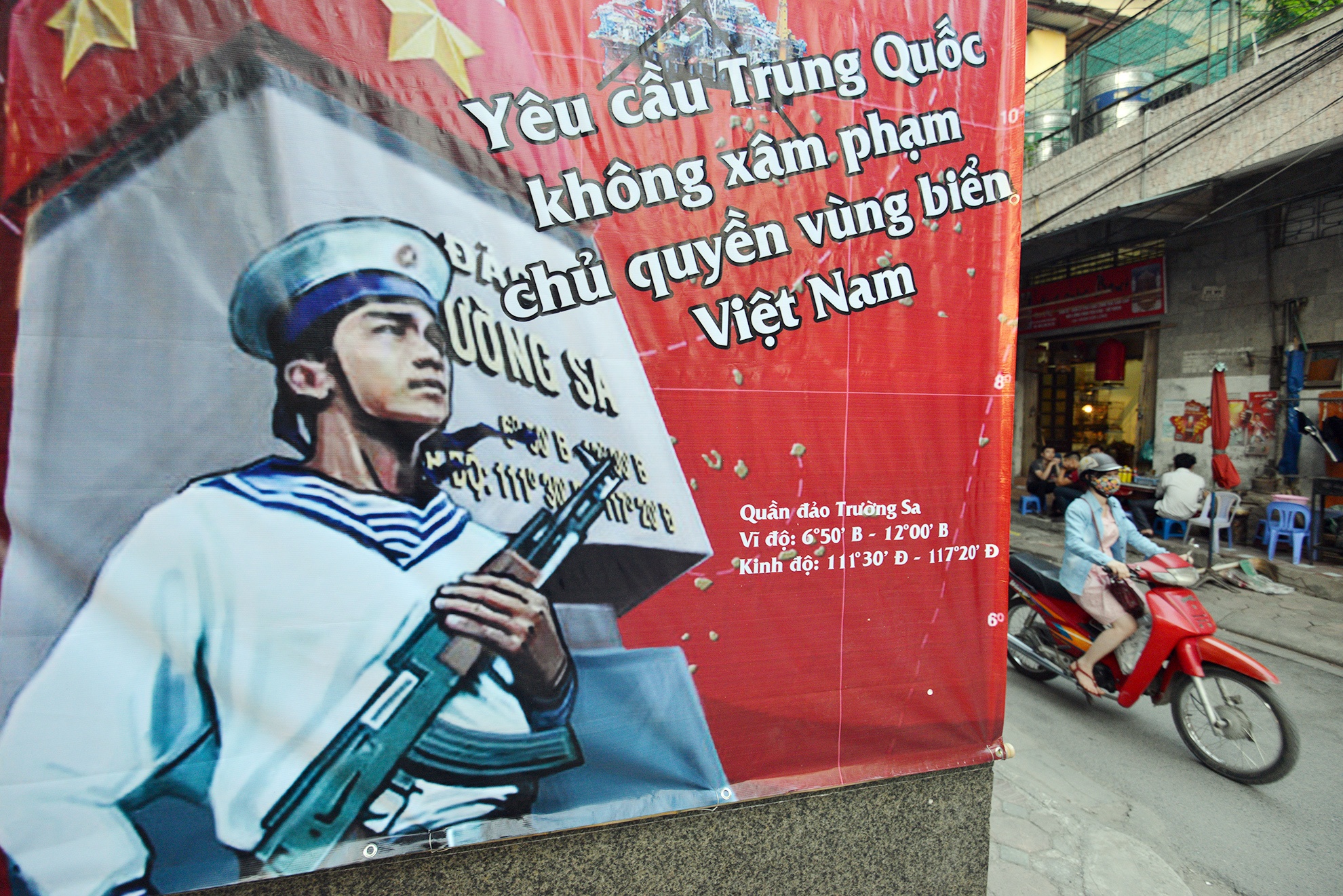 Nhieu cua hang phu co To quoc, trung bieu ngu phan doi TQ hinh anh