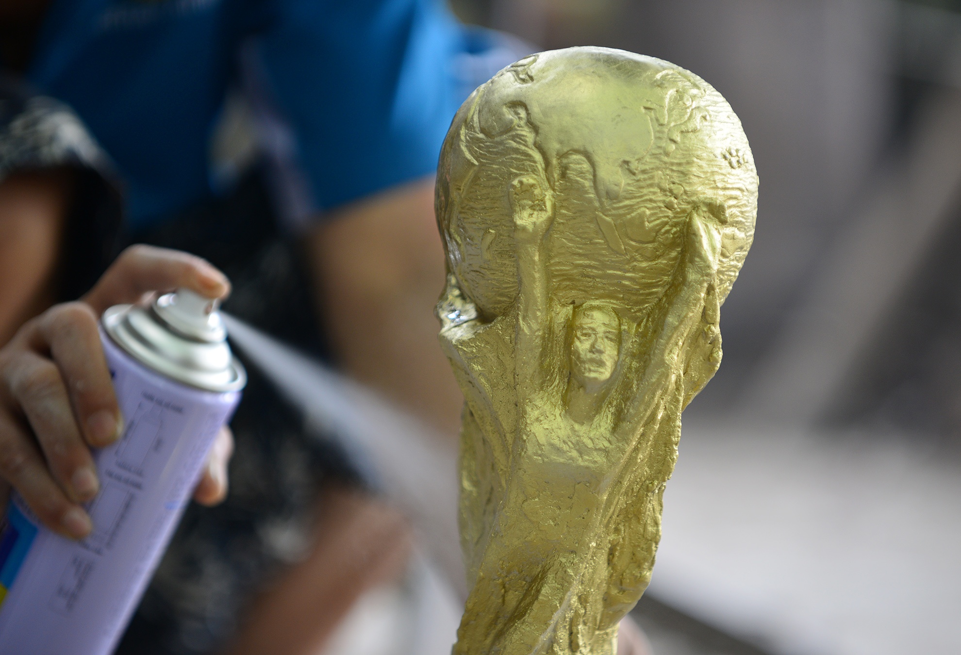 San xuat Cup vang bong da the gioi 70.000 dong o Ha Noi hinh anh