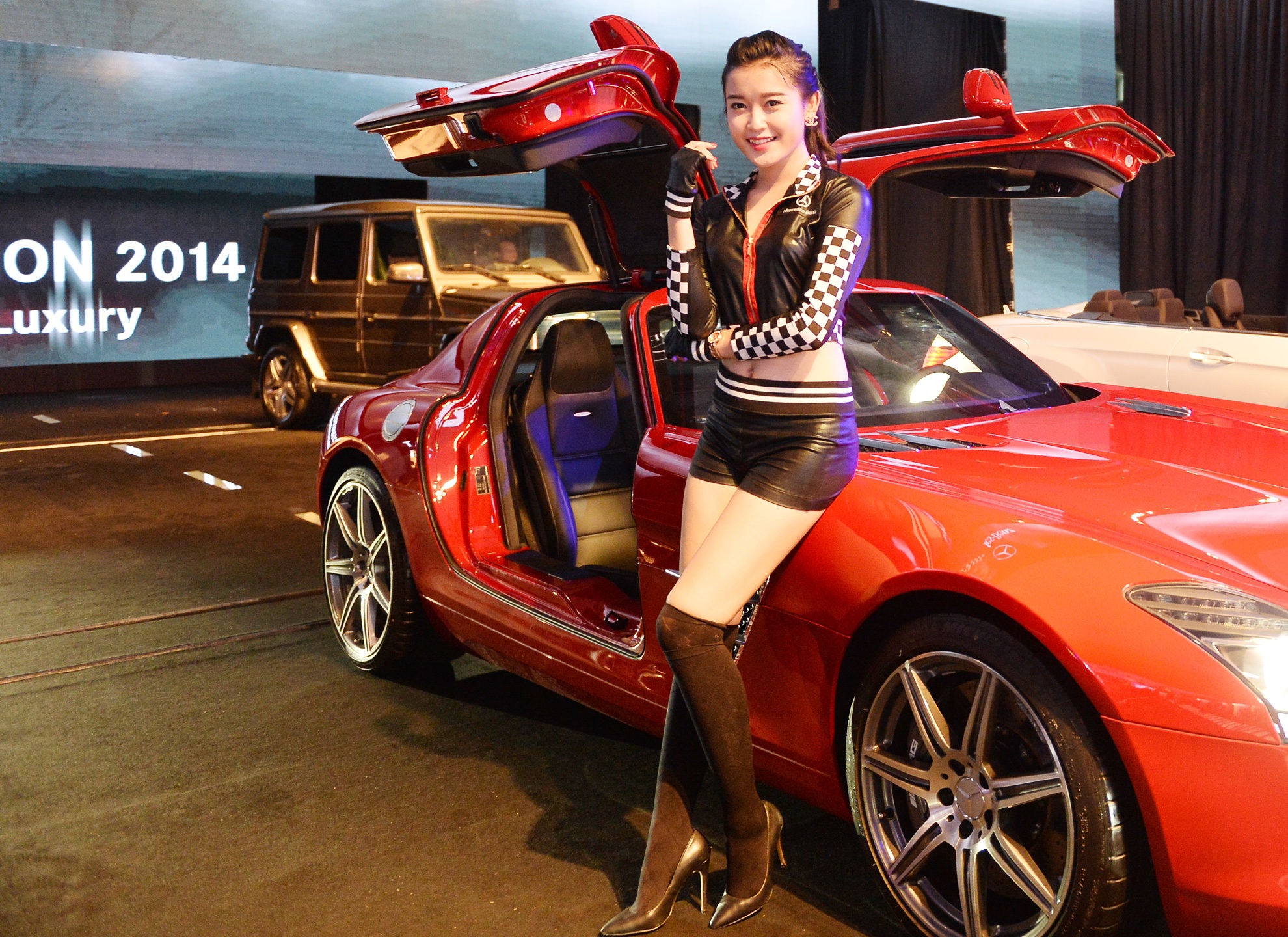 Sieu mau Huyen My do dang cung sieu xe canh chim hinh anh