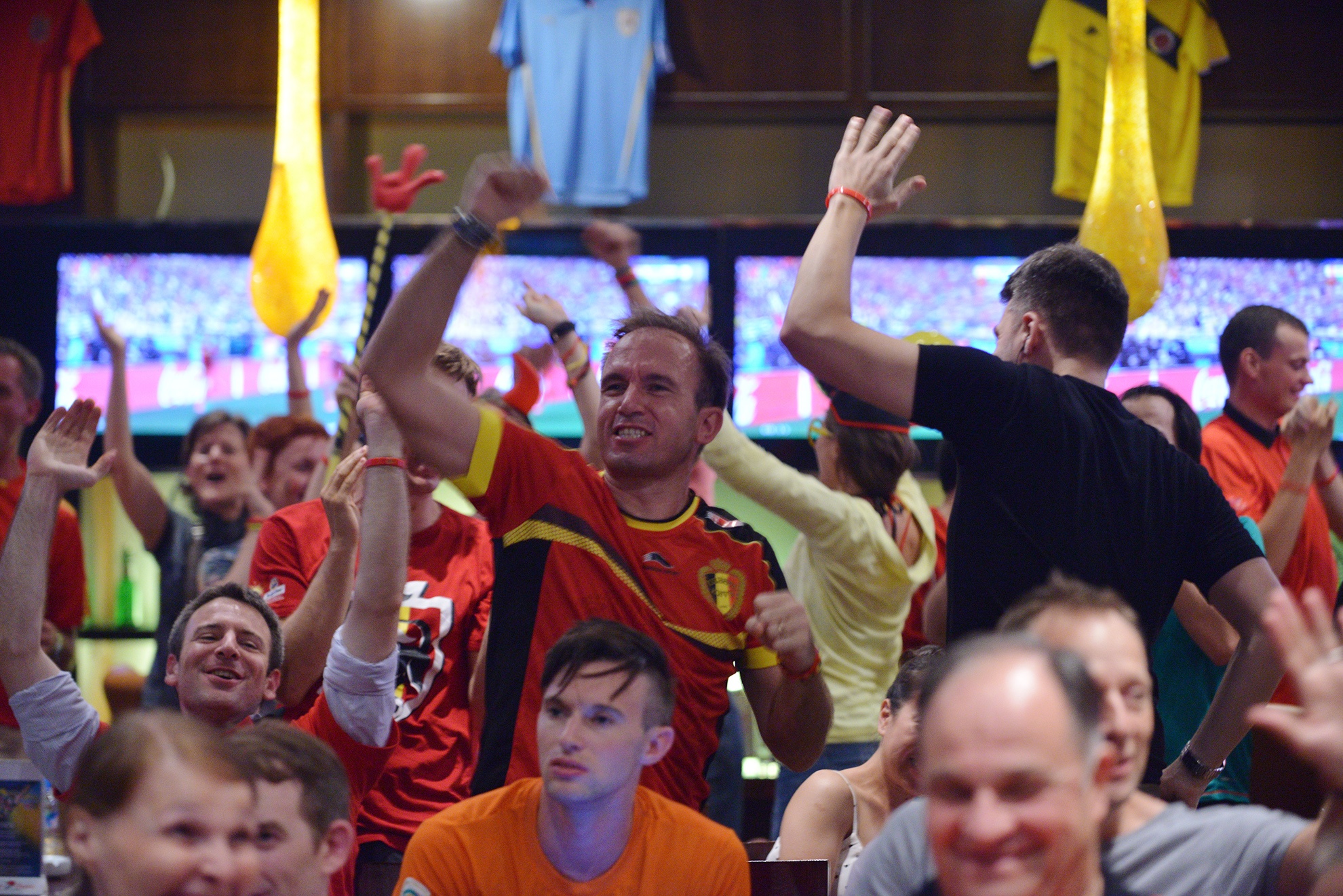 Fan Bi nin tho roi vo oa trong chien thang hinh anh