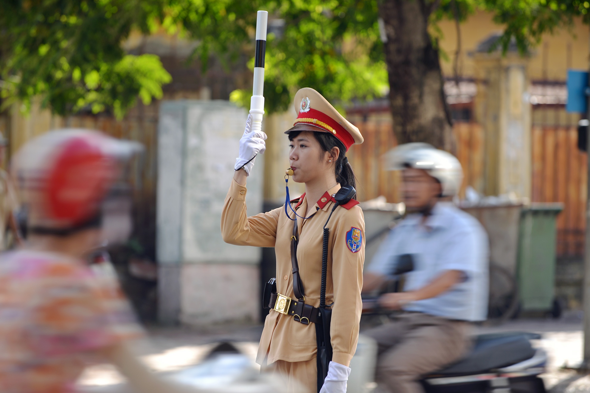 Dung là một trong nữ cảnh sát của đội 3