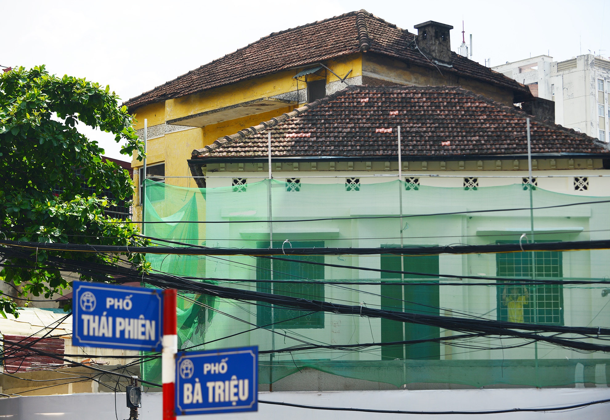 Vi tri dac dia cua cua hang Starbucks dau tien tai Ha Noi hinh anh