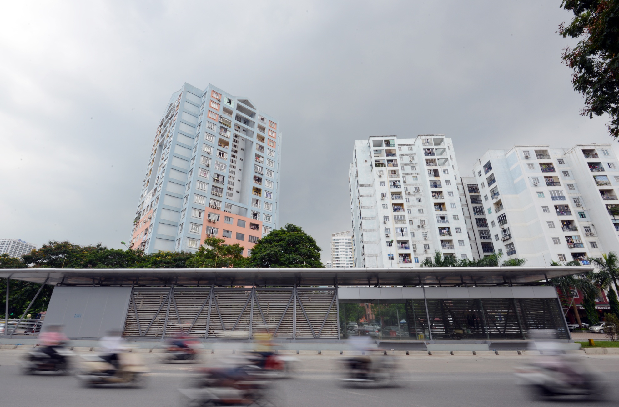 Nha cho xe buyt '5 sao' dau tien chua su dung da bi bo hoang hinh anh