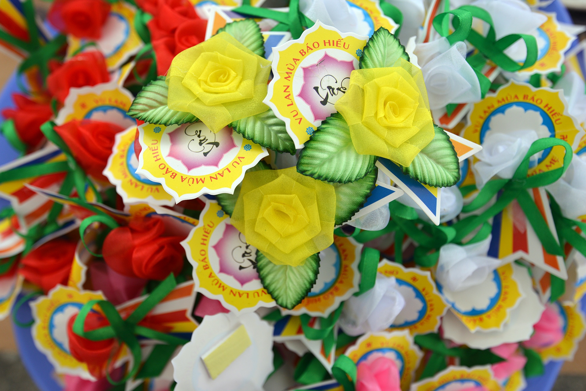 Nghi le 'Bong hong cai ao' bao hieu mua Vu Lan hinh anh