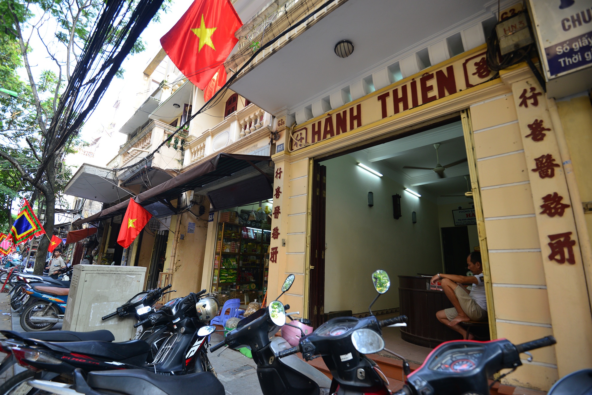 Phố Lãn Ông là nơi có nhiều biển này nhất, ngôi nhà hiện thuộc về ông PGS TS