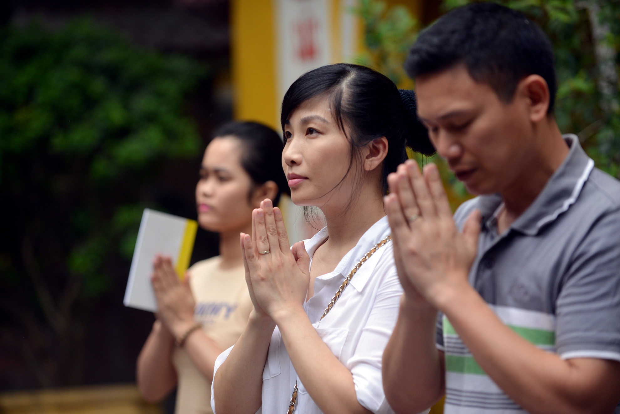 Nguoi Ha Noi dang huong hoa don le Vu lan hinh anh