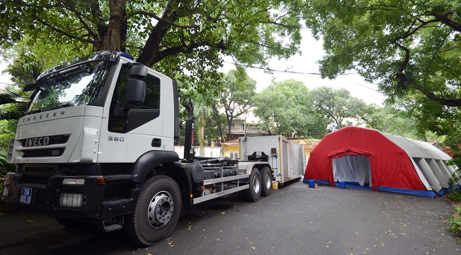 Xe luu dong 16 ty phong chong dich Ebola cua VN hinh anh