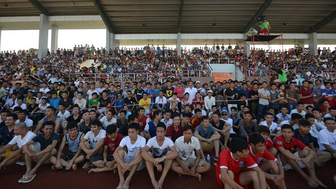 'Vo san' vi giai bong da phui Ha Noi hinh anh